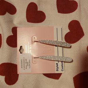 Hanging earrings. *M5